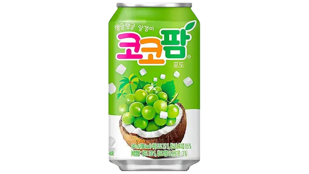 משקה עם קוביות ג'לי קוקוס Cocopalm בטעם ענבים